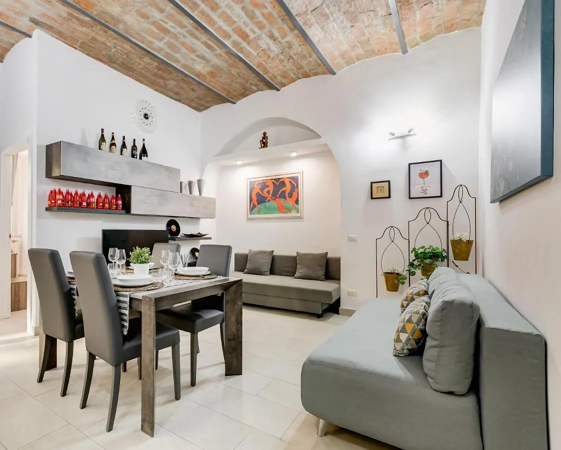 Cosy Apartment- Colosseum- Termini Railway Rome Italy